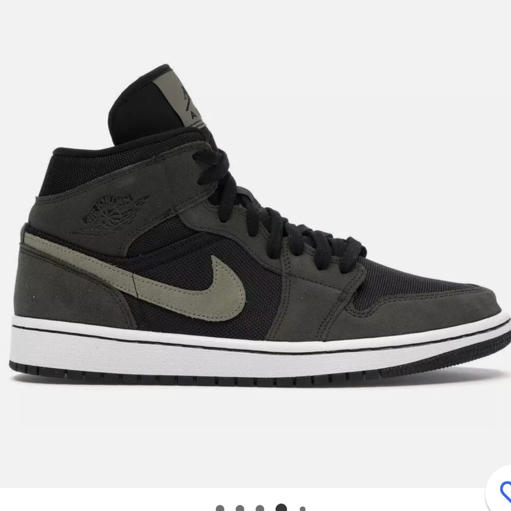 AIR JORDAN 1s